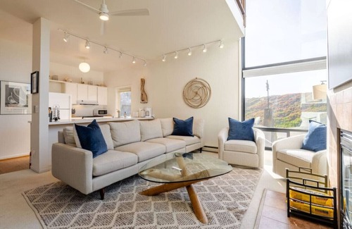 Watsonville Casa | 7 Pelican Large Condo w/ Sweeping Monterey Bay Ocean Views & Beach Access!