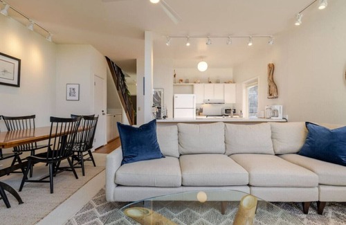 Watsonville Casa | 7 Pelican Large Condo w/ Sweeping Monterey Bay Ocean Views & Beach Access!