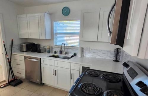 Delray Beach Casa | 7 people, 3-bedroom, 5 min from Famous Delray Beaches. Each room separate Diakin