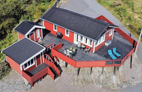Sund Casa | 7 person holiday home in KLOKKARVIK