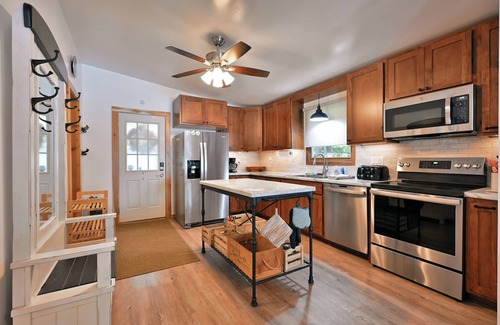 Northwoods Beach Cabina | 7 Pines Cabin on Lac Courte Oreilles - Peaceful Northwoods Getaway
