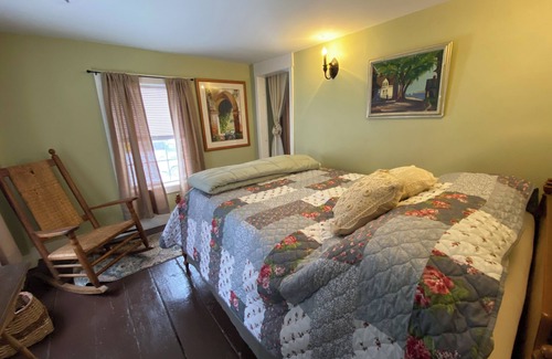 Shandaken Cabina | 7 Rooms in Historic Lodge with Bistro and Cocktails. Over 21 Property.