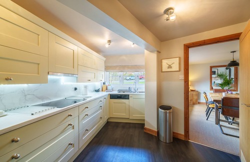 Kendal Casa | 7 The Old Woodyard - Dog-friendly Cottage with parking
