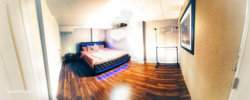 Richmond Hill Casa | 70 percent Off Luxurious Hot Tub,Sauna, 2000Sqft of Private
