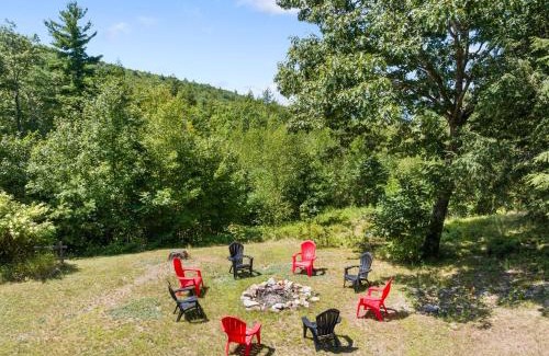 Conway Casa | 70 Private Acres-Sleeps 12-Fire Pit-Pet Friendly