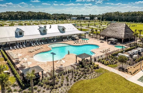 Fellowship Alquiler De RV | 70' RV Pad at Champion's Run Luxury RV Resort with full hookups