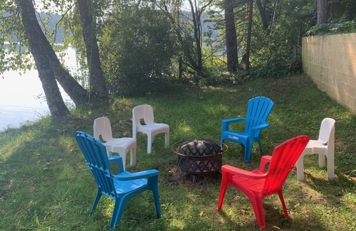 Waupaca Cabaña | 70's-80's Vintage Cottage on Round Lake