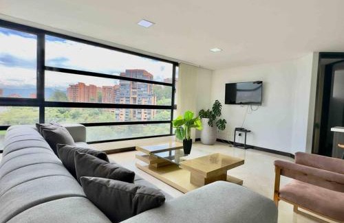 El Castillo Apartamento | 702 Beautiful and spacious apartment in El Poblado