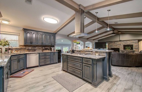 Wild Peach Village Casa | 7078 Gupton Rd New Brazoria T