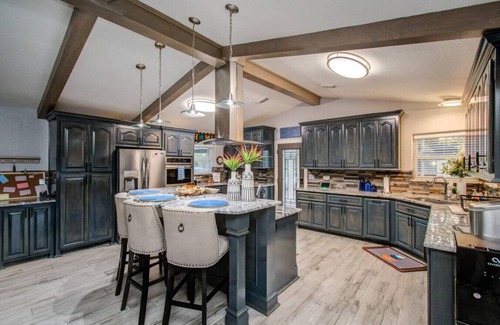 Wild Peach Village Casa | 7078 Gupton Rd New Brazoria T