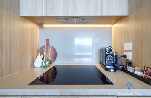 Coffs Harbour Apartamento | 708 on CODA – Modern 1BR Apartment with Balcony & City Views