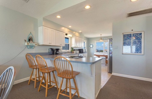 South Nags Head Casa | 7083 Ocean Haven *Oceanfront *Hot Tub