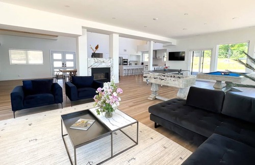 Foley Casa | 710 Oastler Lake Summ