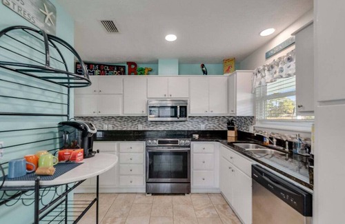 Holiday Beach Casa | 7131 Sunset Ave - Cottage by The Sea with pool