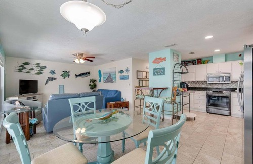 Holiday Beach Casa | 7131 Sunset Ave - Cottage by The Sea with pool