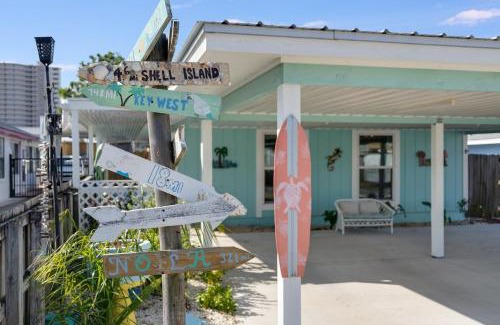 Holiday Beach Casa | 7131 Sunset Ave - Cottage by The Sea with pool