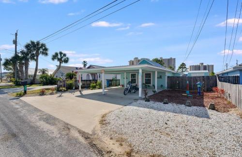 Holiday Beach Casa | 7131 Sunset Ave - Cottage by The Sea with pool