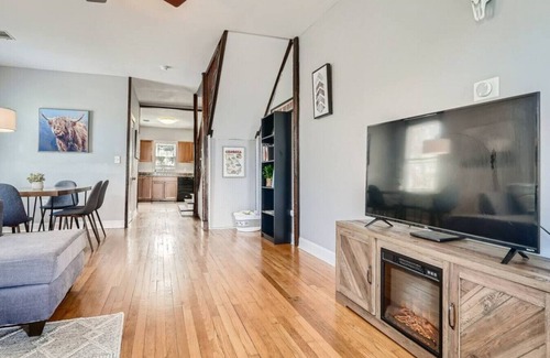 East Side Casa | 717 Woodward · Historic Southern Belle - Walk to Hot Spots!