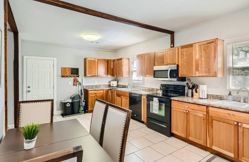 East Side Casa | 717 Woodward · Historic Southern Belle - Walk to Hot Spots!