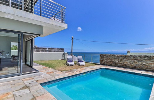 De Kelders Apartamento | 72 on Vyfer | Family friendly | Whale watching | Pool