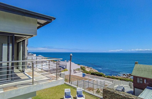 De Kelders Apartamento | 72 on Vyfer | Family friendly | Whale watching | Pool