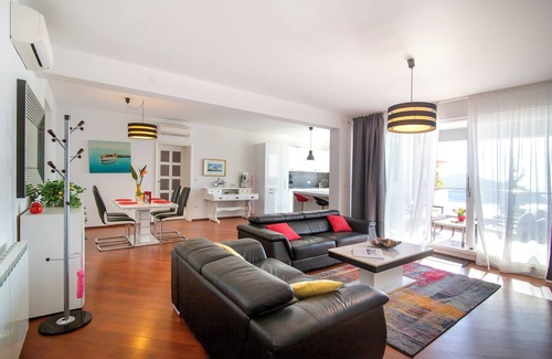 Ploce Apartamento | 73 Stairs Apartment