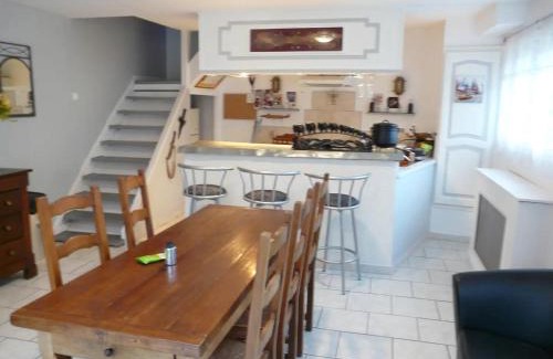 Noyon Apartamento | 75 sqm Noyon; independant house
