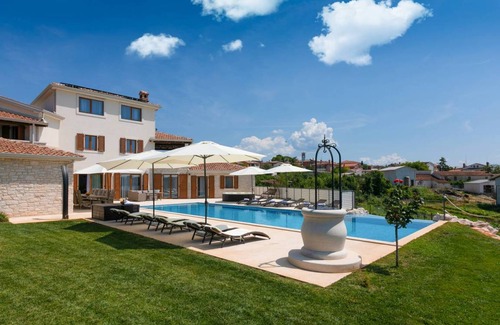 Nova Vas Villa | 750 m² Villa ∙ 6 habitaciones ∙ 14 personas