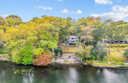 West Barnstable Casa | 76 Moco Road Barnstable- Lakeside Haven Retreat