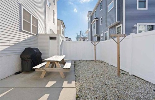 Townsend's Inlet Condominio | 7708 Central Avenue North