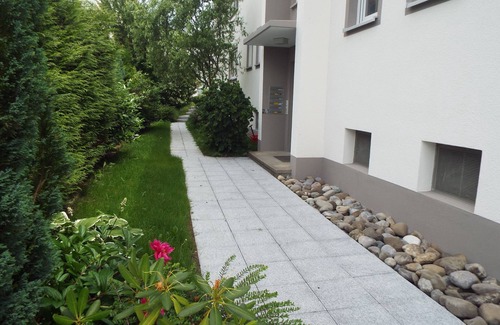 Rehlings Apartamento | Grande 4per SatTV Jardín Sabanas Toallas Limpieza final Estacionamiento Lavadora