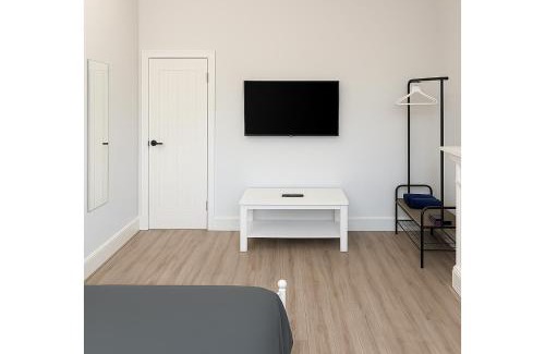 West Green Casa | 78 Flat B Home to Central London