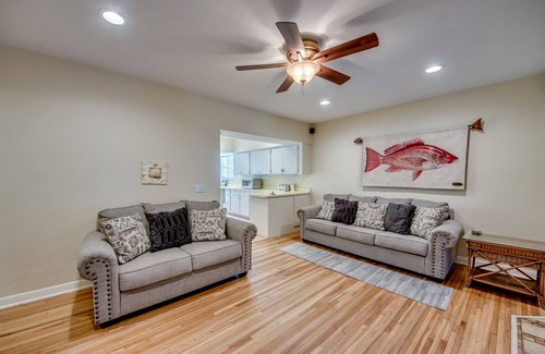 Laguna Shores Casa | 7853 Estero- Casa de piscina perfectamente ubicada