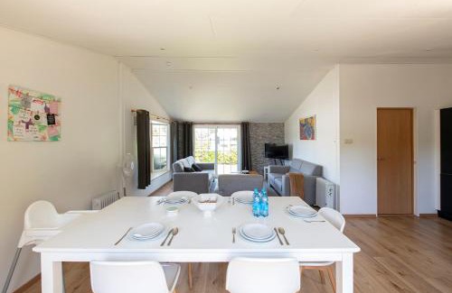 Oisterwijk Chalet De Esquí | 79, Ruime chalet aan de Kampina