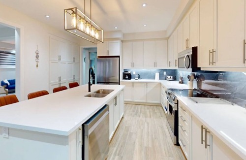 Brampton Casa | 7BR ~ 15 PPL ~Ultimate Luxury Family-Friendly Stay
