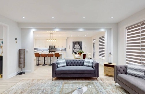 Brampton Casa | 7BR ~ 15 PPL ~Ultimate Luxury Family-Friendly Stay