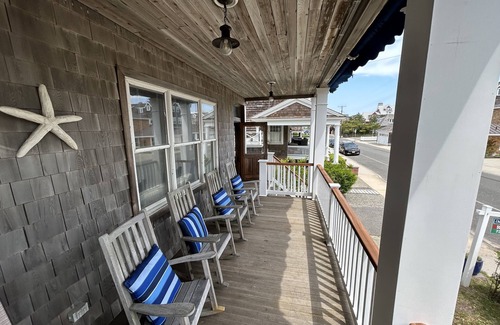 Avon Casa | 7br/3.5ba Classic Bay Head Beach House Steps To The Beach