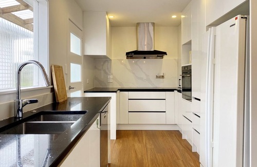 Browns Bay Casa | 7BR 3BH Beach Escape. 2 min to Browns Bay Beach