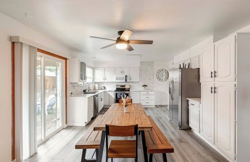 Denver Casa | 7br 4ba hottub 4 kings 2 kitchens walkable sleeps 16+