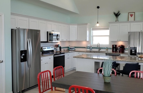 Port Bolivar Casa | 7BR Beachfront | Ocean Views, Sunroom & Pet-Friendly