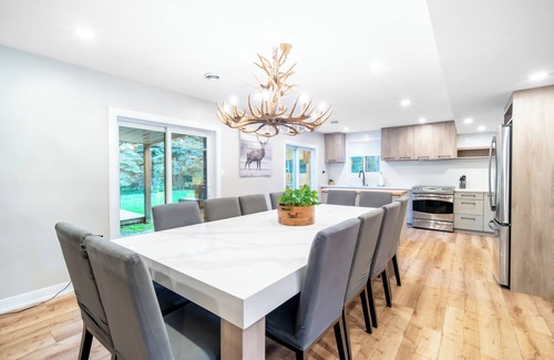 Collingwood Chalet De Esquí | 7BR Chalet w/Sauna&Hot Tub—2 Mins to Blue Mountain!