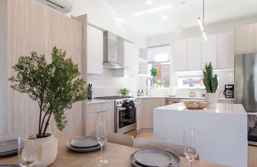 North Queen Anne Condominio | 7BR Chic Retreat Twin TownHomes w/Rooftops