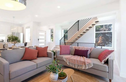 North Queen Anne Condominio | 7BR Chic Retreat Twin TownHomes w/Rooftops