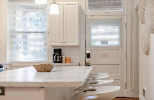Tower Grove South Casa | Hermosa 7BD South Grand Getaway Sleeps 16