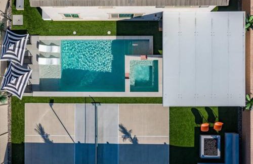 Coachella Casa | 7BR Pickleball Firepit Outdoor Kitchen Game Room