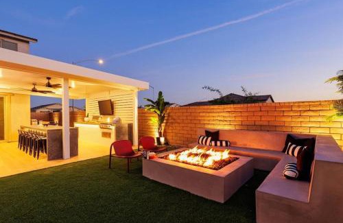 Coachella Casa | 7BR Pickleball Firepit Outdoor Kitchen Game Room