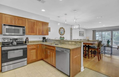 Isle of Palms Apartamento | 7C Mariners Walk by AvantStay | Beautiful Porch, Easy Access to Pool + Beach