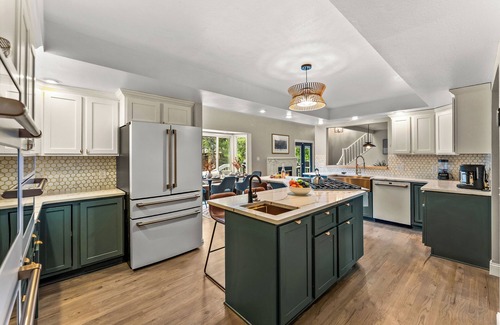 Colorado Springs Casa | 7k sq/ft! Gym, Theatre, Hot Tub, Sauna, Game Room, Golf, Sleeps 28 - Family Fun!