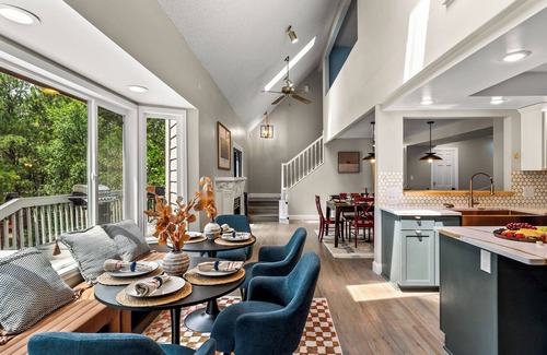 Colorado Springs Casa | 7k sq/ft! Gym, Theatre, Hot Tub, Sauna, Game Room, Golf, Sleeps 28 - Family Fun!