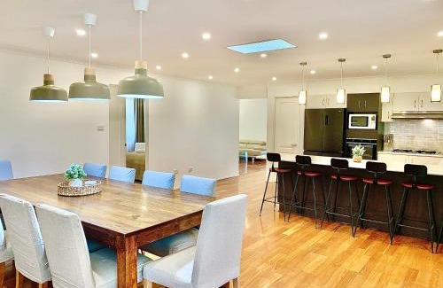 Shell Cove Casa | 7kW EV Point,King Bed,1 Story Spacious All Ages Entertainer